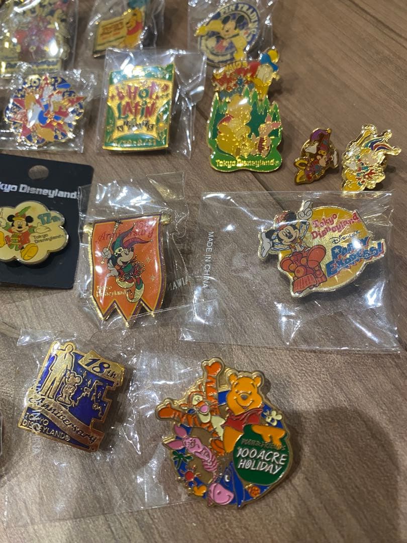 ディズニー ピンバッジ26個 ディズニー ピンバッジ まとめ売り 26個
