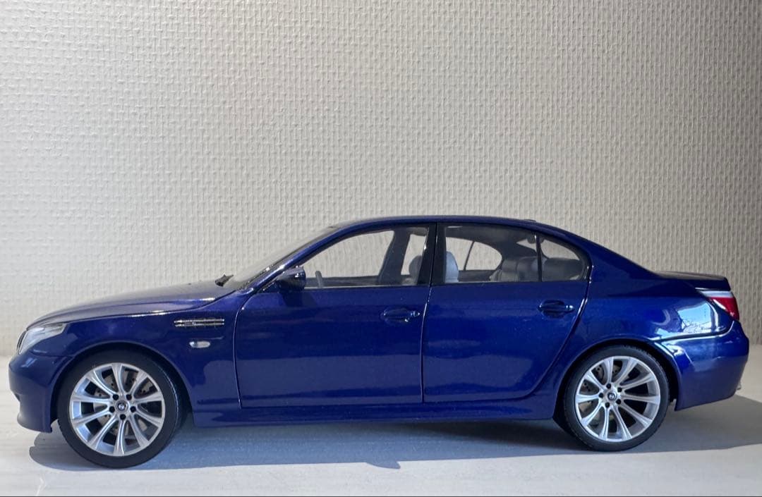 BMW M5 1/18 スケールモデル 青