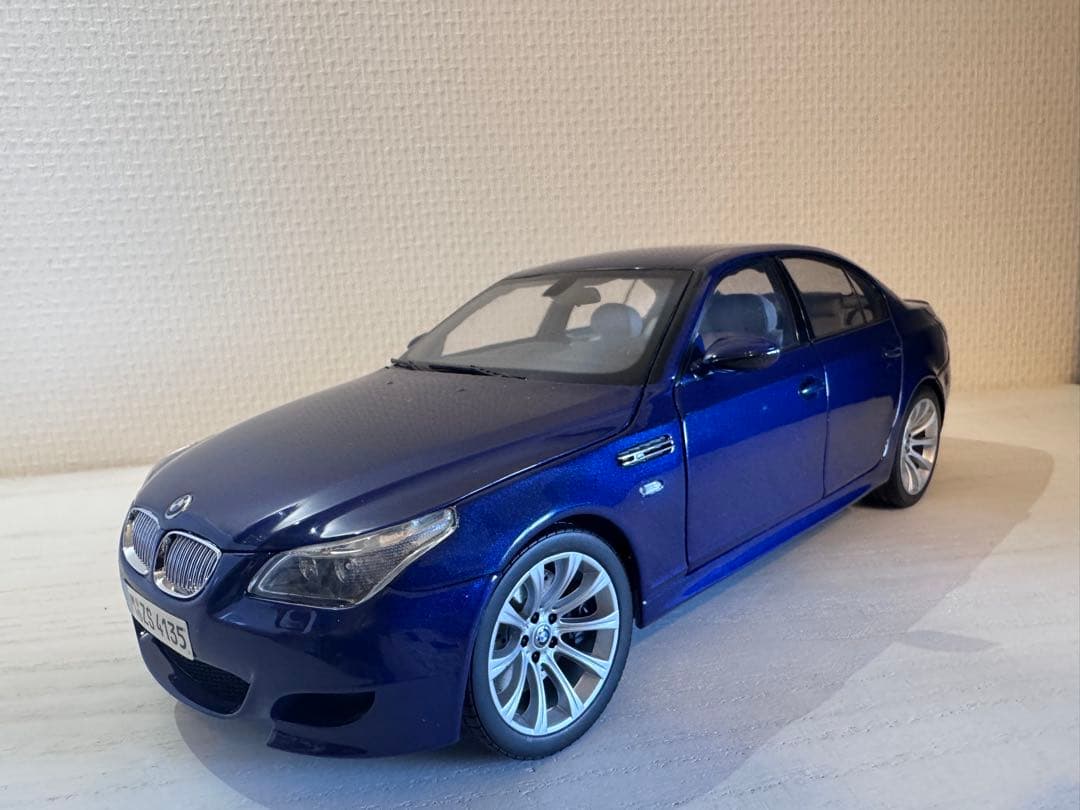 BMW M5 1/18 スケールモデル 青
