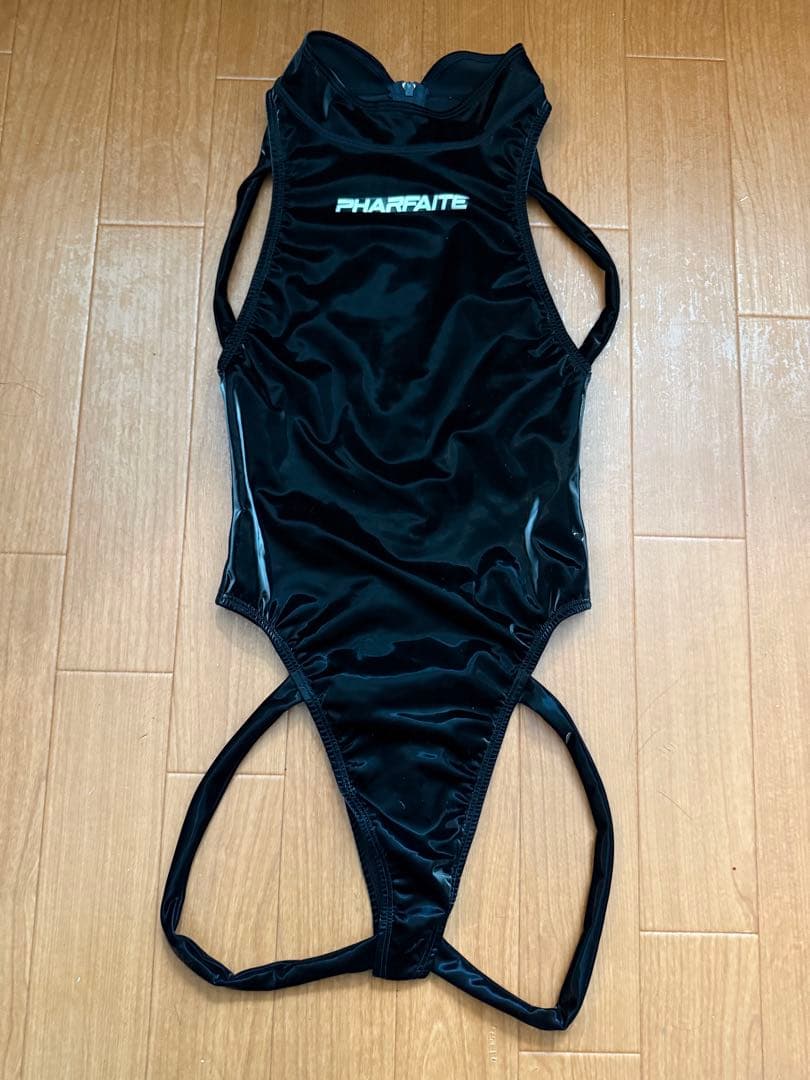 PHARFAITE ベルベットエナメルハイネックバインダー