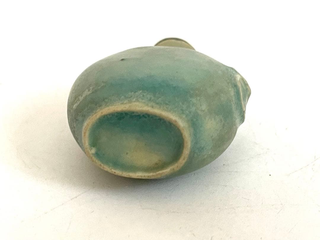 骨董 アンティーク 中国骨董 鼻煙壷 陶製 翡翠？ コレクション 清朝