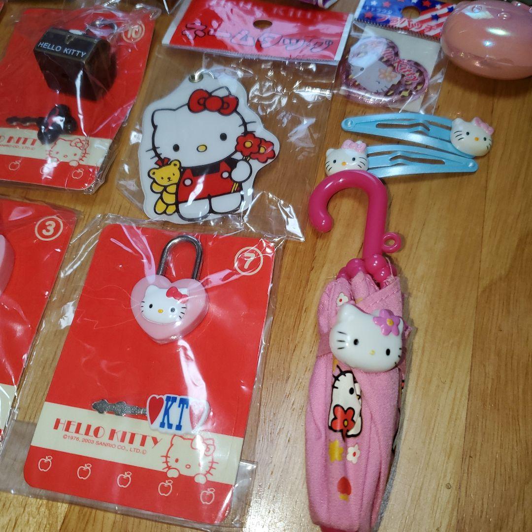 平成レトロ　平成女児　サンリオ　キティ　ノベルティ缶バッジ　キーホルダー　セット