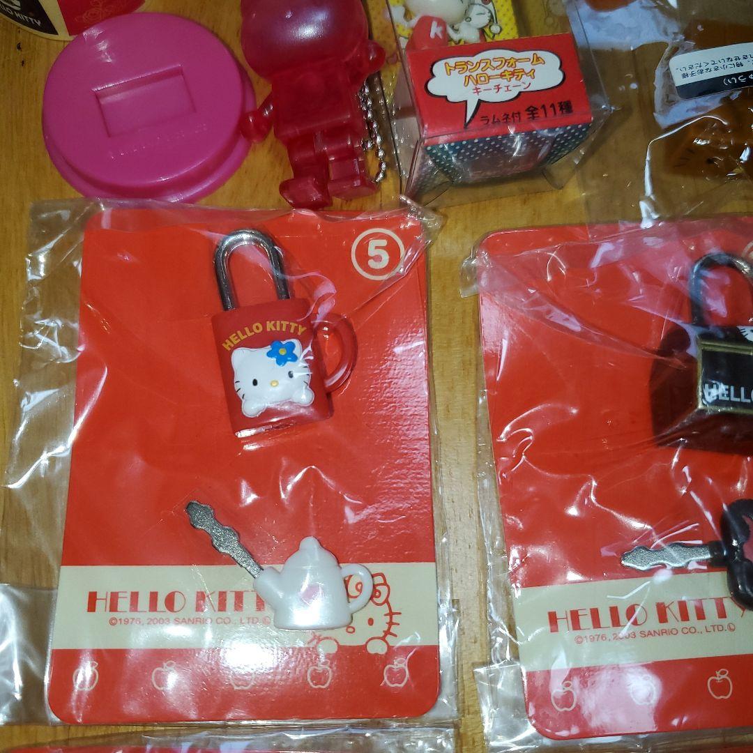 平成レトロ　平成女児　サンリオ　キティ　ノベルティ缶バッジ　キーホルダー　セット