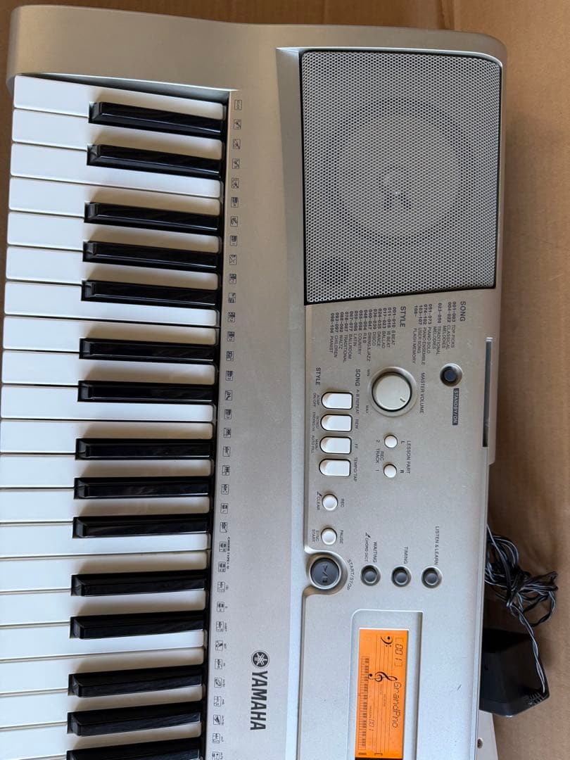 Yamaha psr-e303 電子キーボード