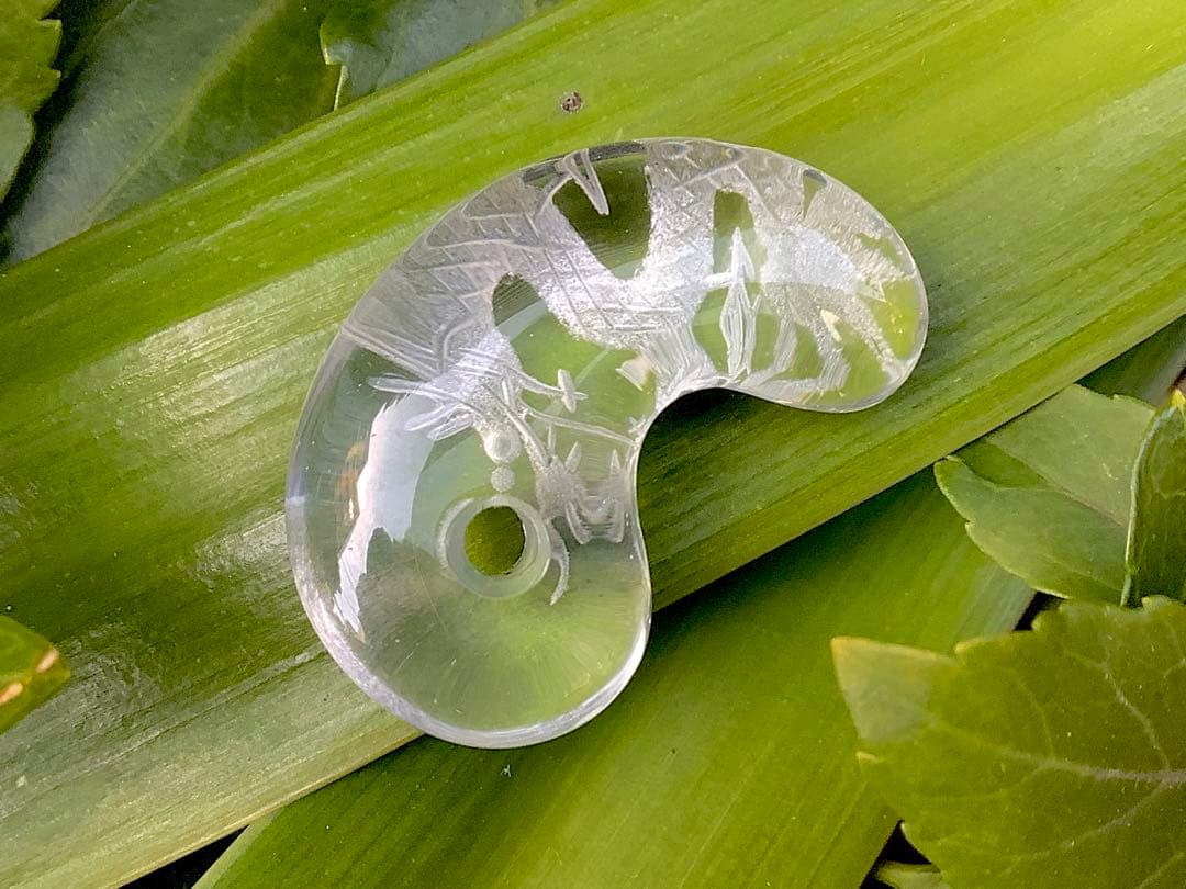 ✳ 【 彫り師*秀峯作雲龍彫り ]乙女水晶勾玉 限定数量*極上