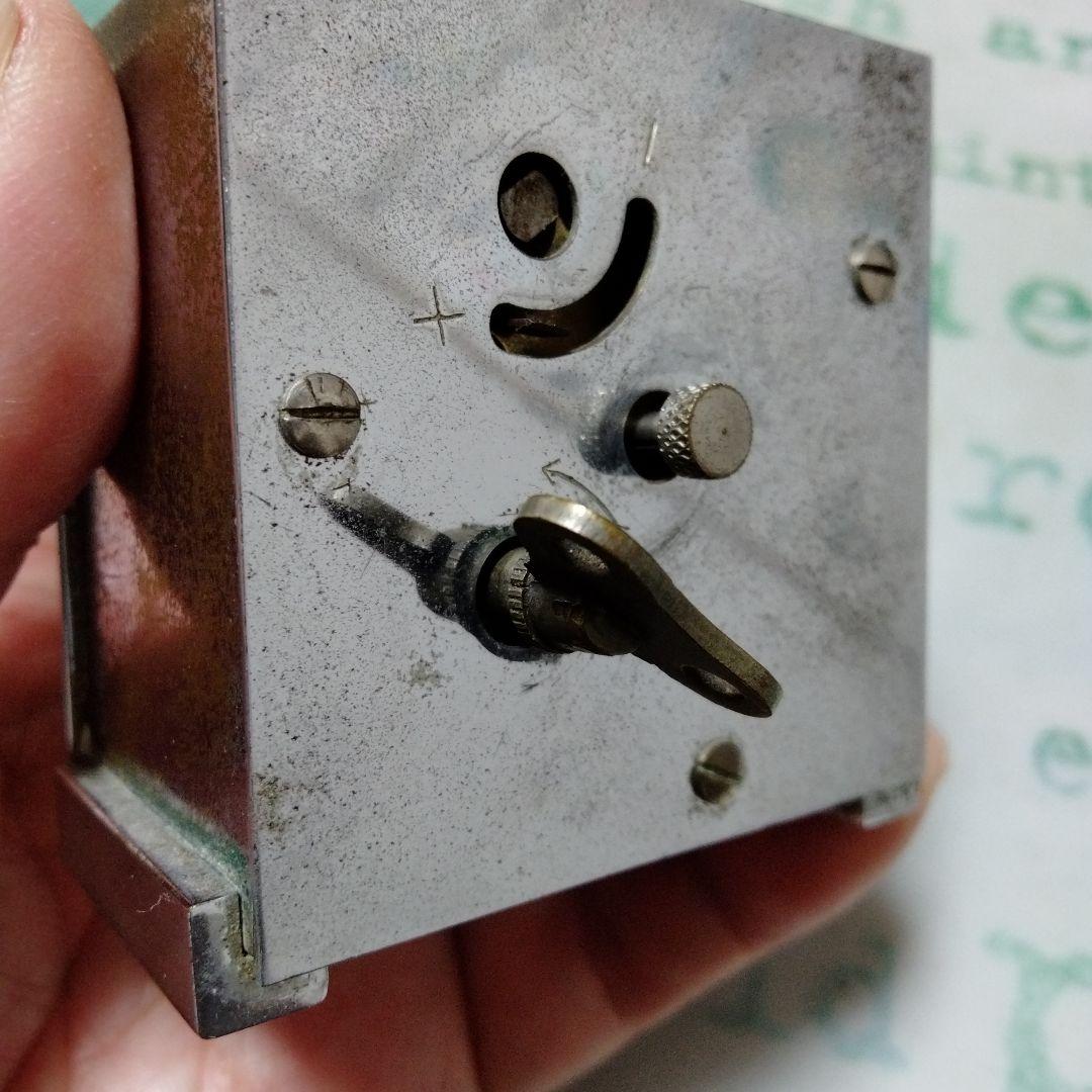 ゼンマイ式デジタル置時計