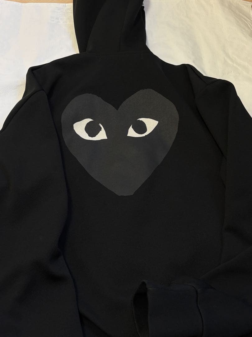 コム デ ギャルソン プレイロゴ刺繍ジップパーカー