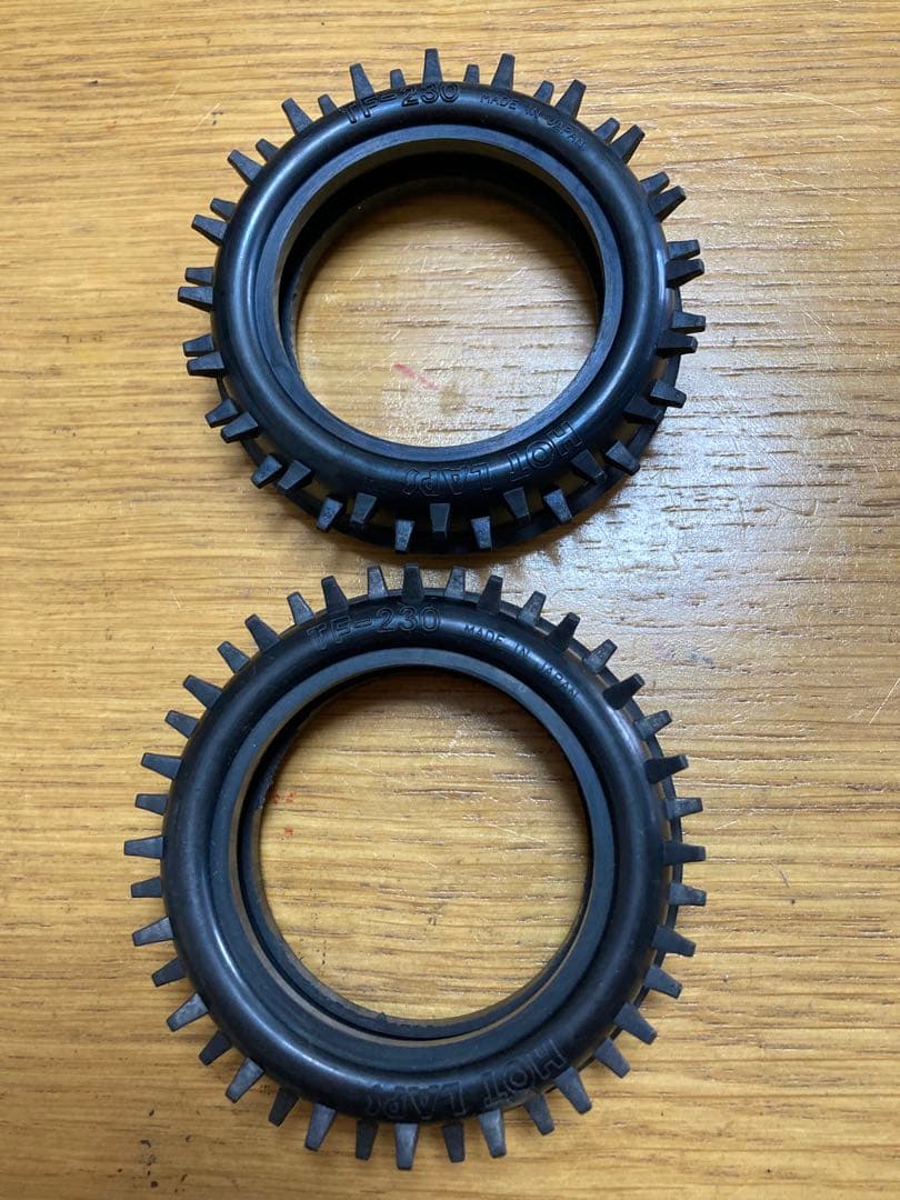 EP2WDオフロード用フロントタイヤ　ビンテージ　yokomo　kyosho