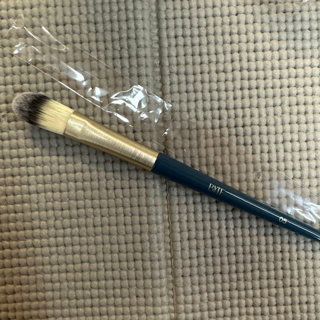 ビーワイティーエフBYTF アンビションメイクアップブラシ アヤバネッサ