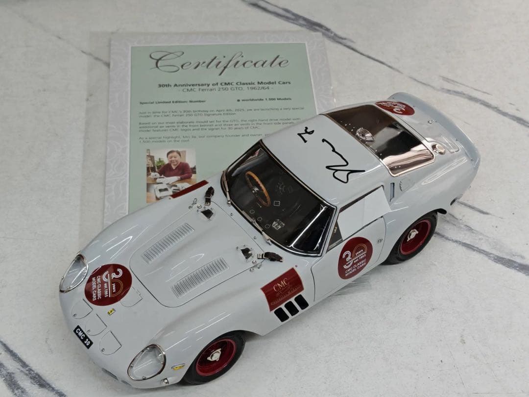 新品 CMC 1/18 フェラーリ 250 GTO 30周年記念モデル ミニカー