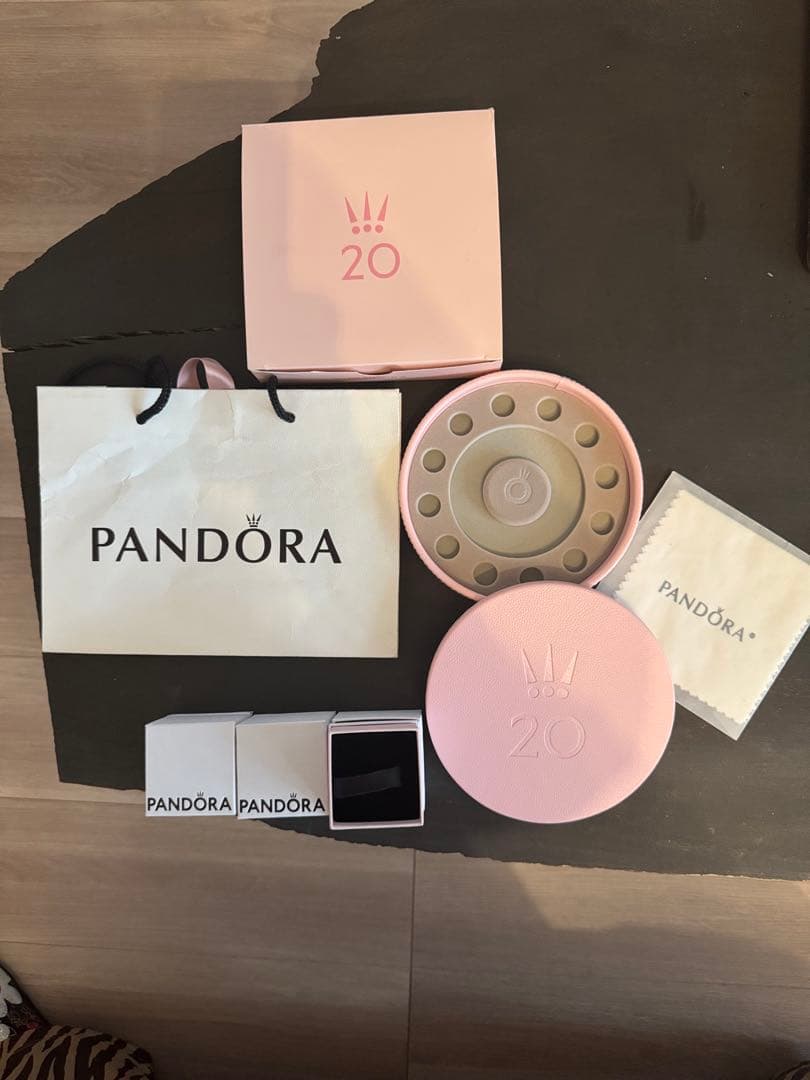 お値下げ★Pandora 20周年記念ギフトボックスその他セット PANDORA ギフトボックス Happy birthday メッセージカード付 - メルカリ