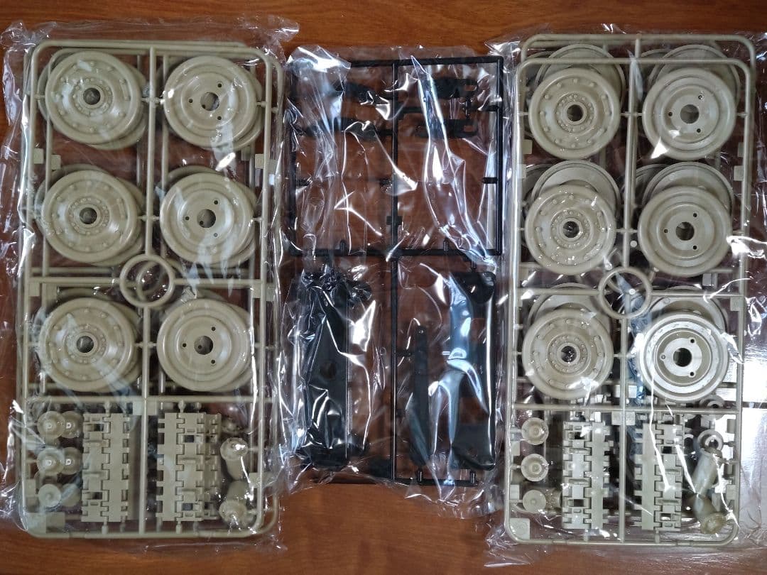 【タミヤ】新品❣ ラジオコントロールタンクシリーズ№４ キングタイガー 1/16