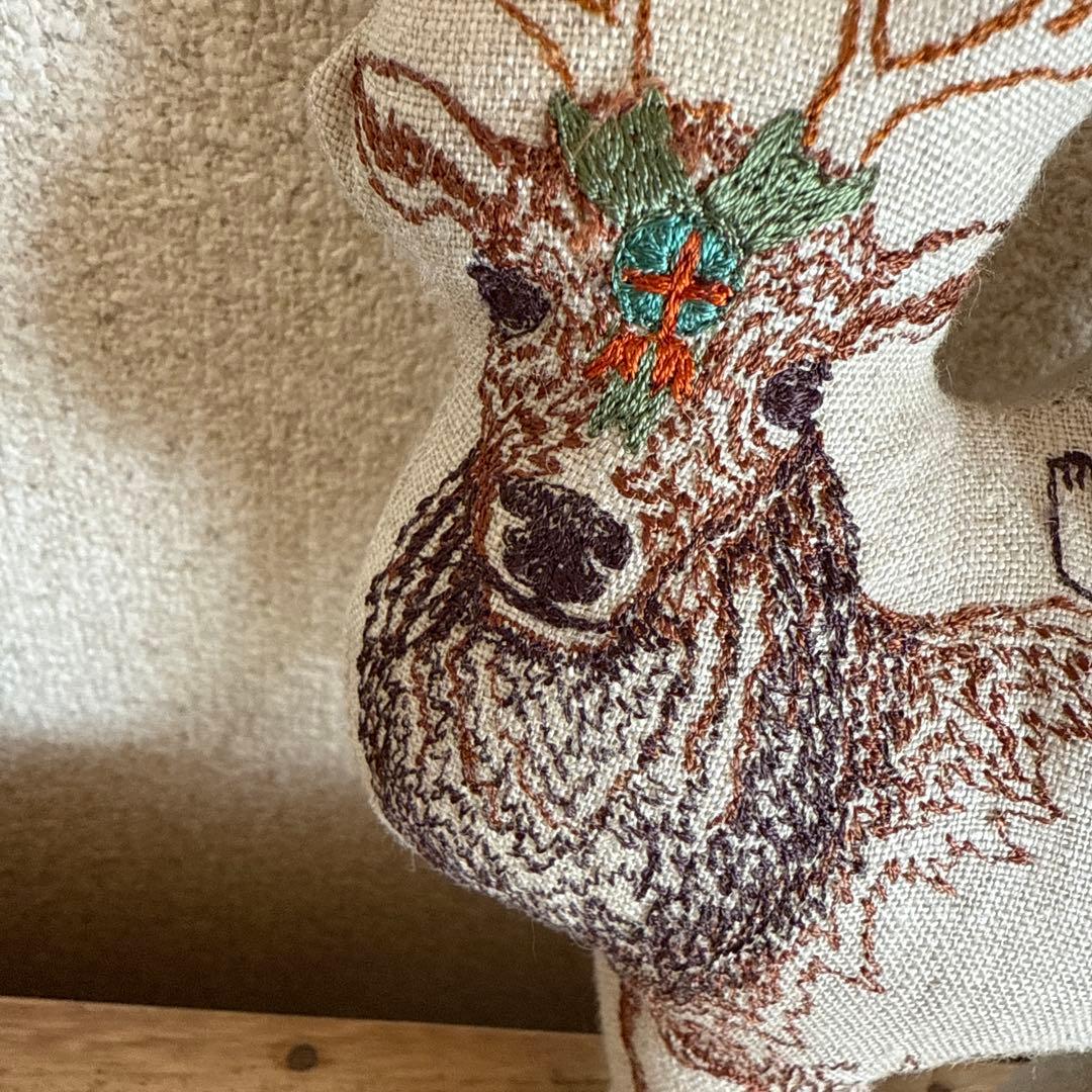 LiSA　コーラル &タスク　トナカイに乗ったウサギのぬいぐるみ