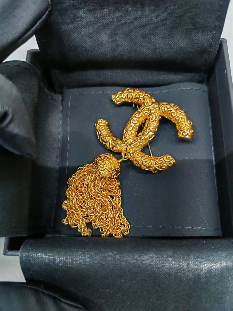 CHANEL ゴールド ブローチ タッセル - メルカリ