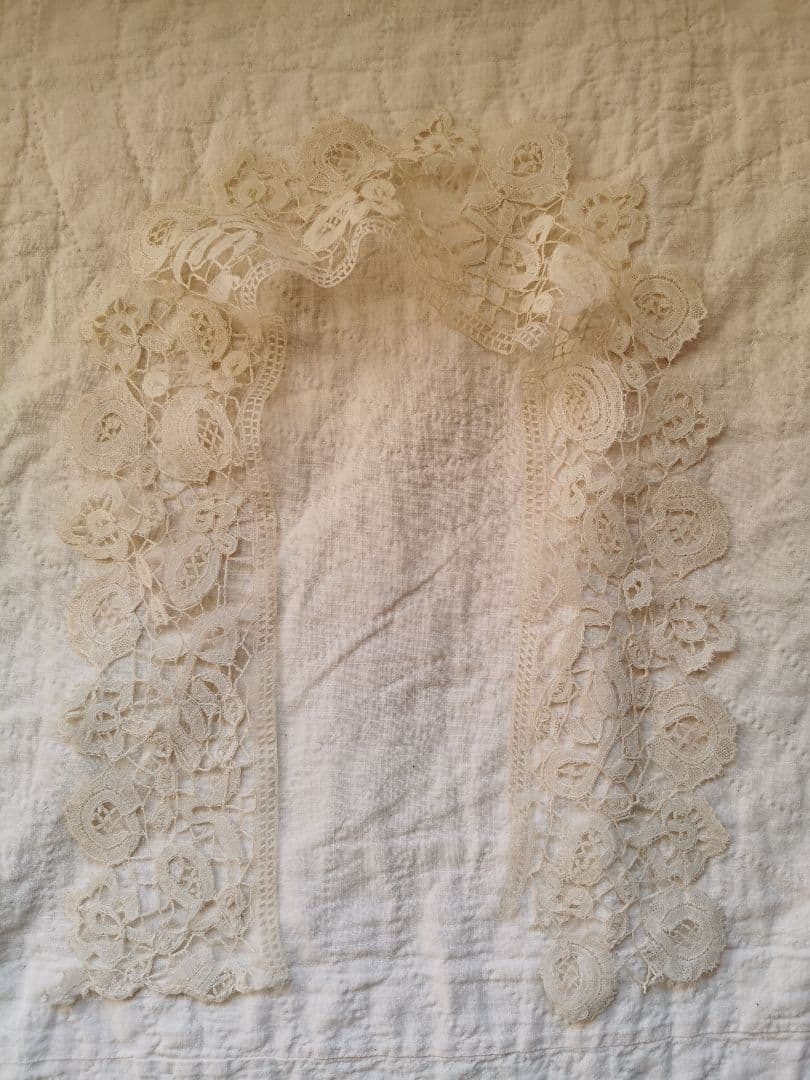アンティーク19世紀オリジナル状態 繊細で優美なホニトンレース付け襟