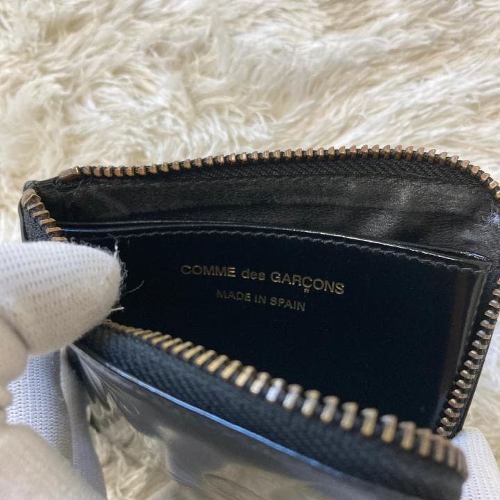 【コムデギャルソン】 ポルカドットエンボスL字ラウンドファスナー財布・ブラック黒