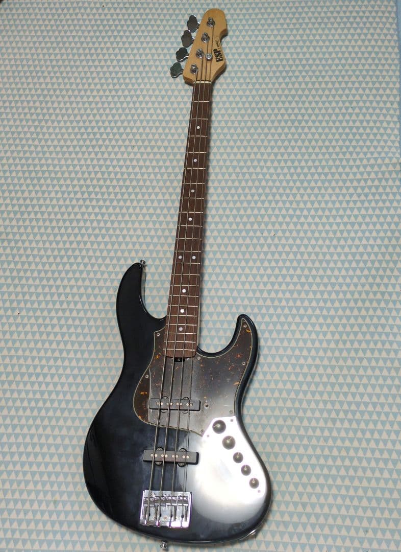 ESP エレキベース AMAZE ケース付 美品 ジャズ ロック バンド ライブ ESP エレキベース AMAZE ケース付 美品 ジャズ ロック バンド ライブ