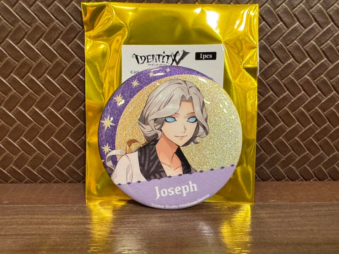 第五人格 湯めぐりの怪 温泉 グリッター缶バッジ 写真家 ジョセフ