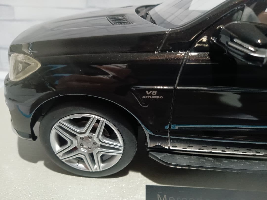 1/18 メルセデス・ベンツ　ML63AMG　ミニカー　ブラック