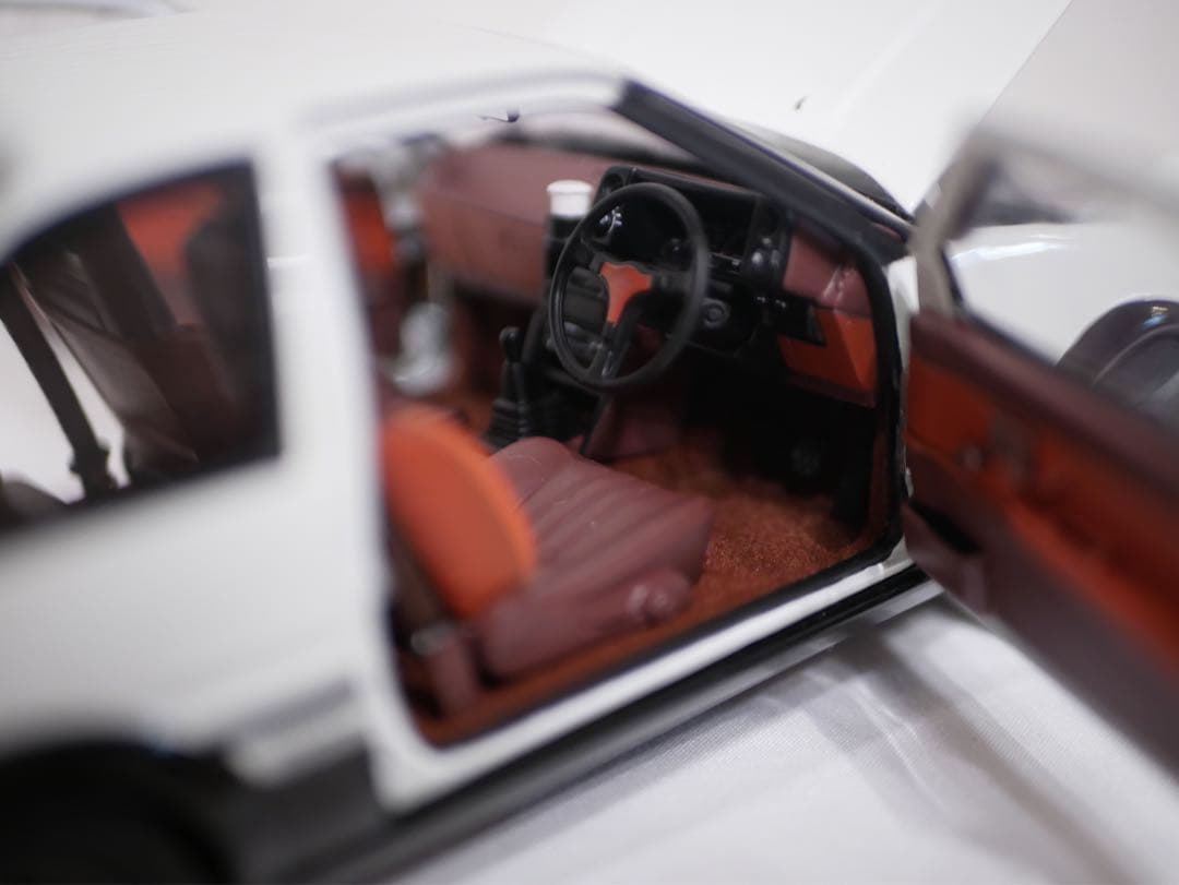 トレノ 1/18スケールミニカー