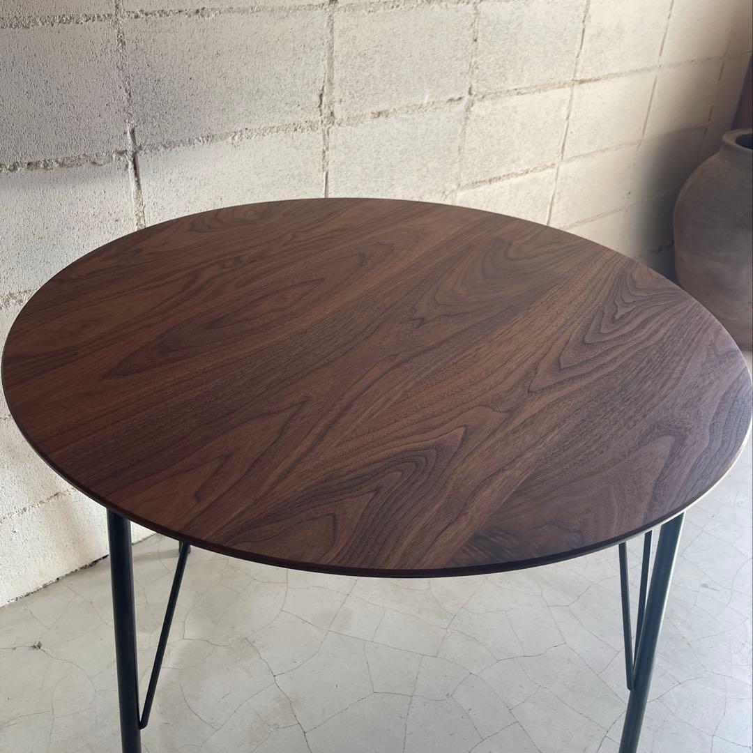 ウォールナット無垢　ダイニングテーブル　ラウンドテーブル　アイアン脚　北欧モダン