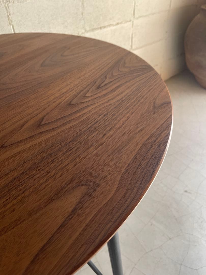 ウォールナット無垢　ダイニングテーブル　ラウンドテーブル　アイアン脚　北欧モダン