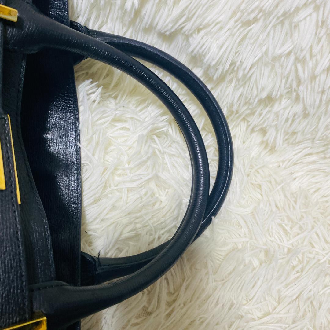 GUCCI グッチ ビジネスバッグ A4収納可 ゴールド金具 黒 レザー 自立