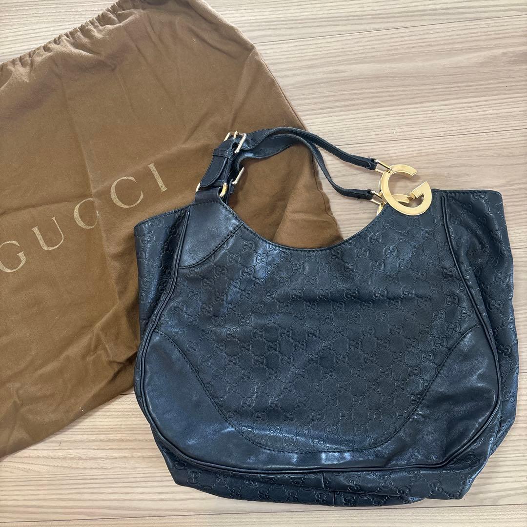 GUCCI ブラックレザーショルダーバッグ