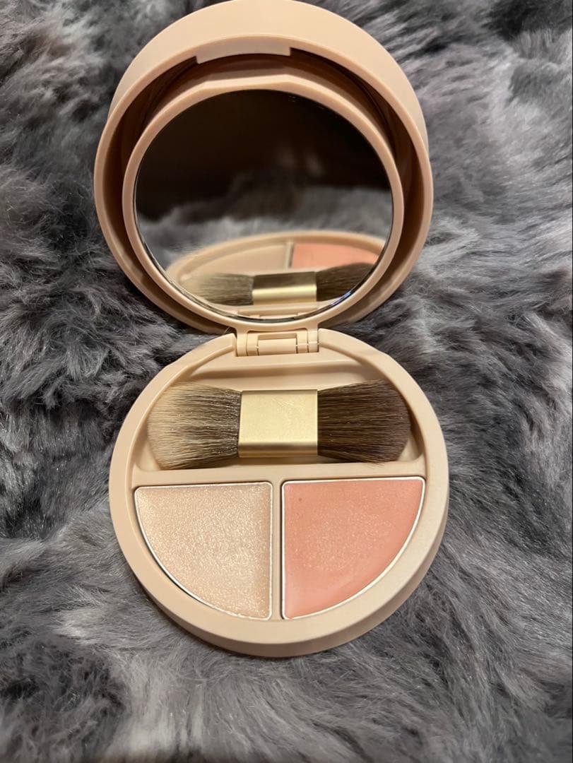 ブリリアージュ オーセンティックウーマン エフォートレスシック　色白肌