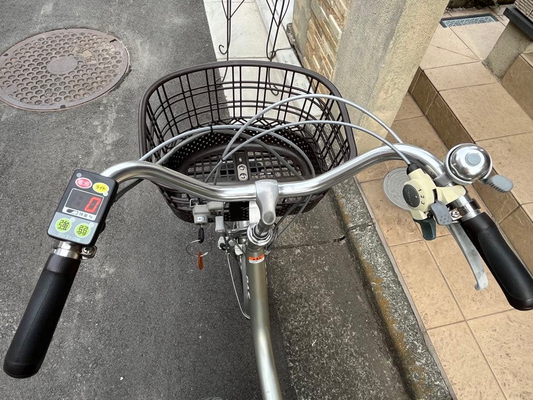 れもん！引き取り限定！電動アシスト三輪車 シルバー 前後バスケット
