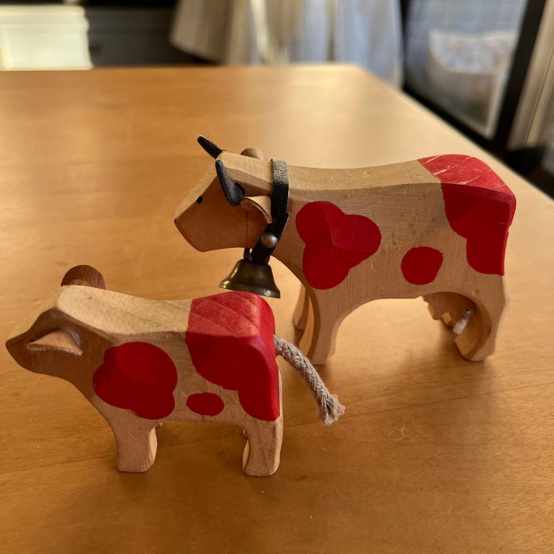スイス製 木製牛の木彫り置物 - メルカリ