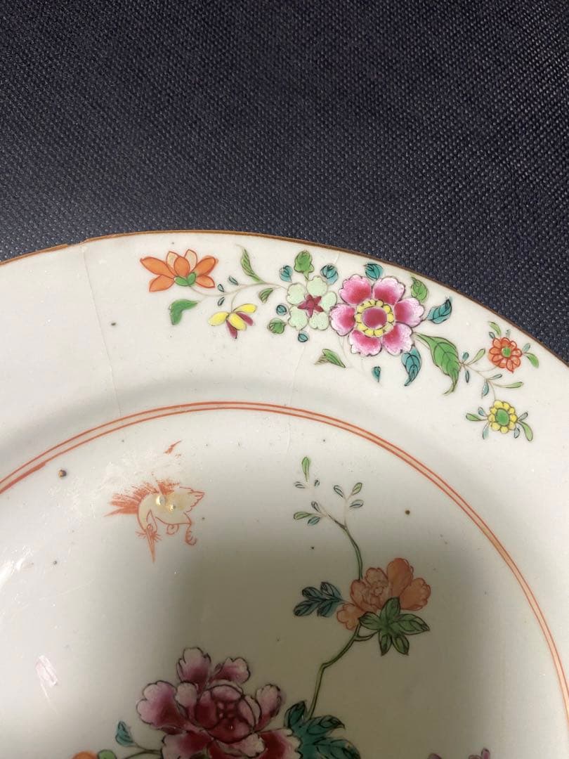 中国古美術品　清の乾隆時代　粉彩草花中皿　本物保証　22.5cm