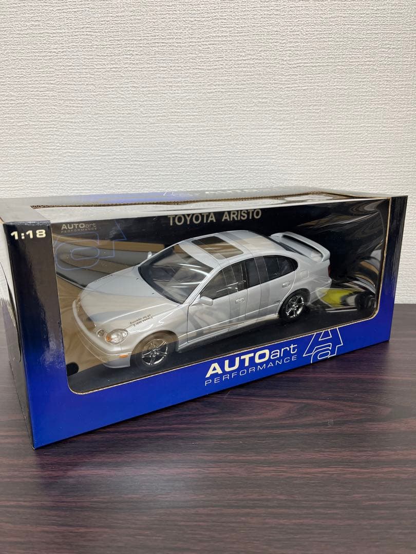 オートアート1/18トヨタ アリスト シルバー