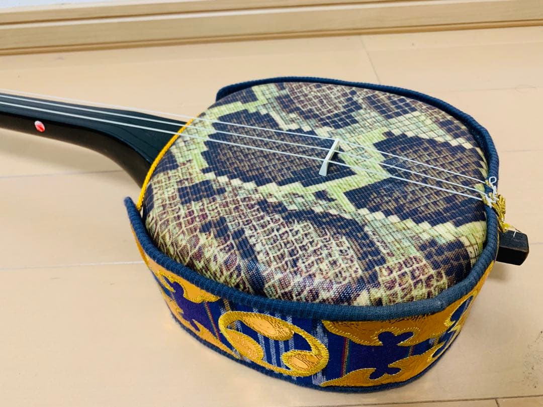 三味線 蛇柄 合成皮？ 8632 沖縄三味線 蛇柄 合皮 ヘビ柄 三線 ソフト