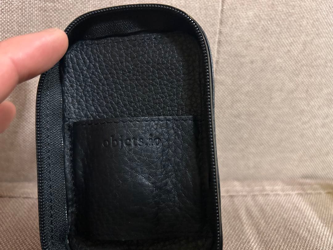 objcts.io ストラップ一体型マイクロバッグ ブラック