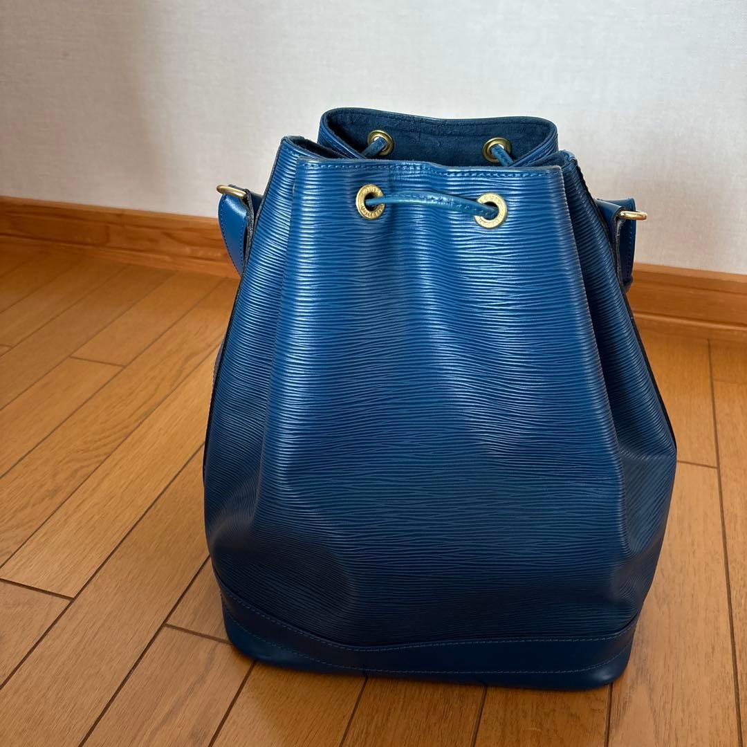 ルイヴィトン エピ ノエ ショルダーバッグ ブルー