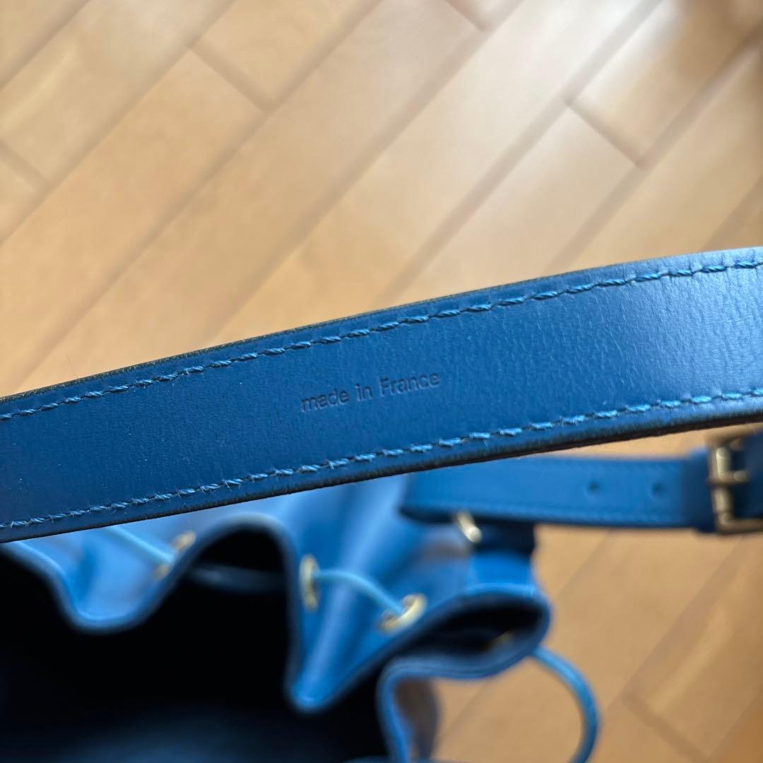 ルイヴィトン エピ ノエ ショルダーバッグ ブルー