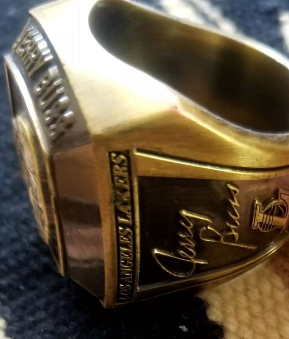 レイカーズ　LA Lakers JERRY BUSS 特大記念リング