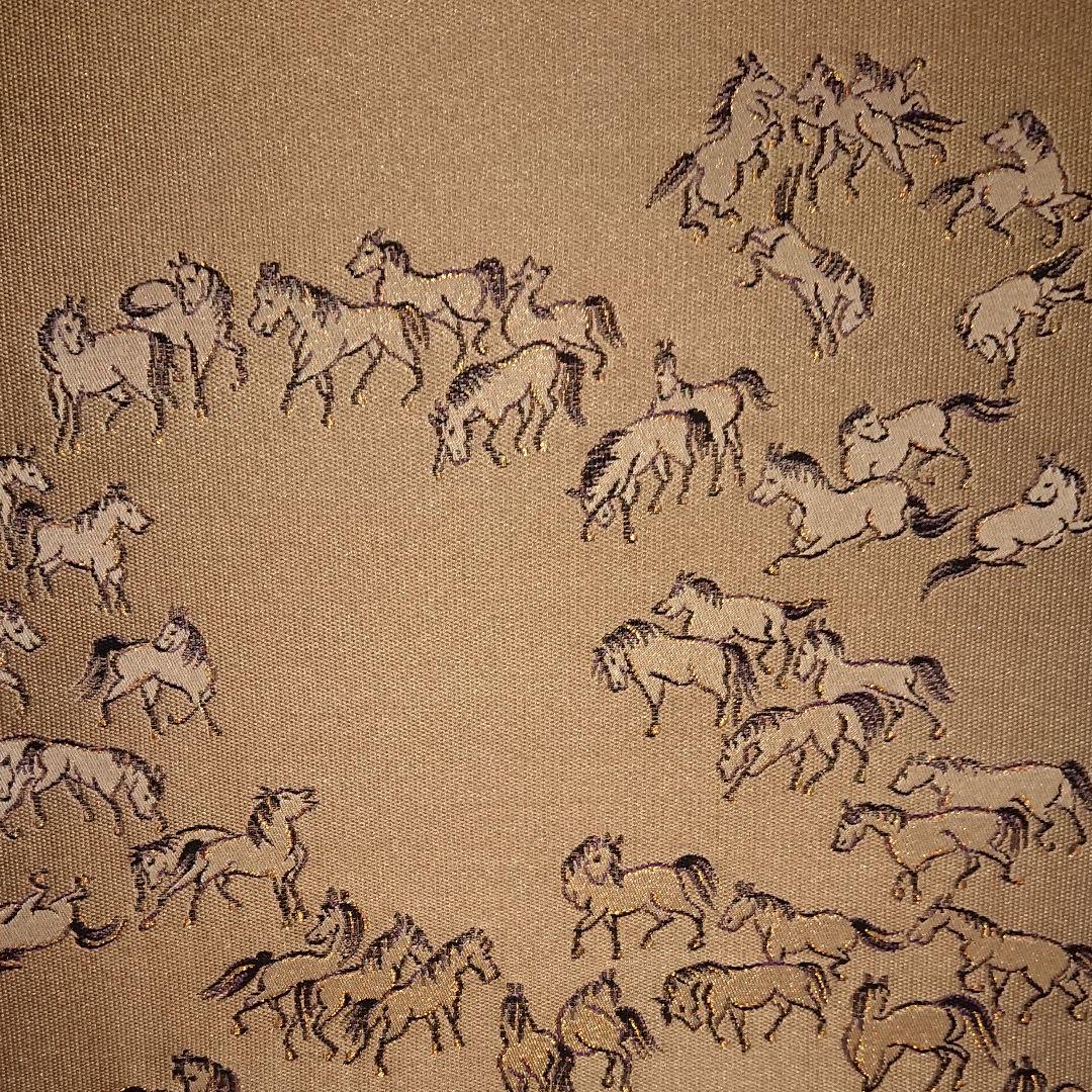 ☆西陣織掛軸、百馬之図(掘り出し物)美品11月30日迄値引き中☆ - メルカリ