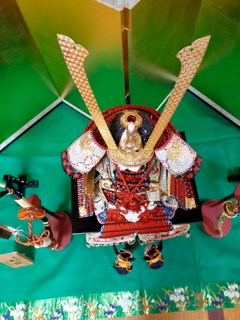 京都島津有職五月人形、大鎧飾り 金屏風、弓、太刀、提灯（灯付）