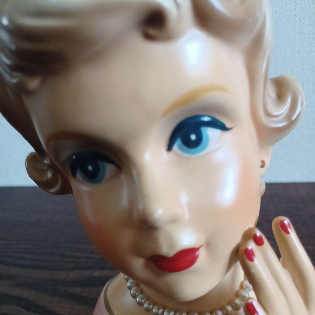 ビンテージ レディヘッドベース 陶器製の置物 ピンクのドレスに頬に手を