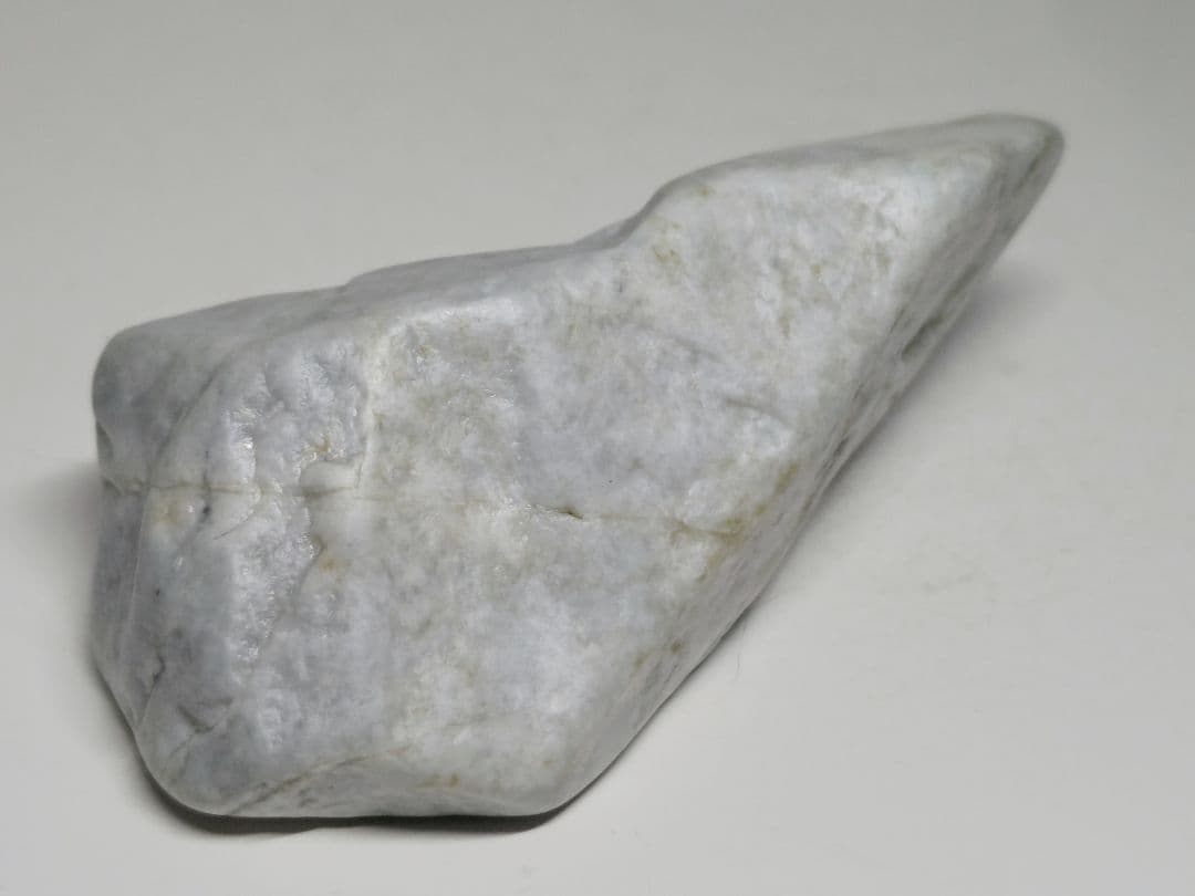 白灰 353g 翡翠 ヒスイ 原石 鑑賞石 自然石 誕生石 鉱物 鉱石 水石