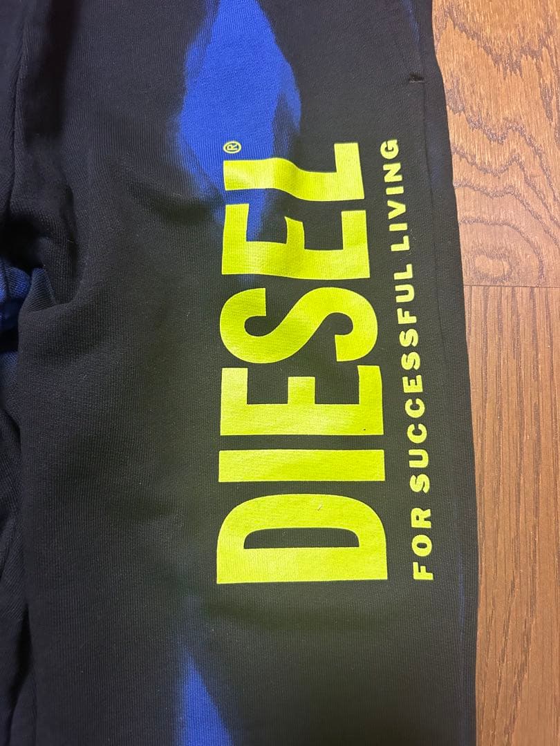 新品タグ付き★ディーゼル★トレーナーとパンツ2点セット8Y