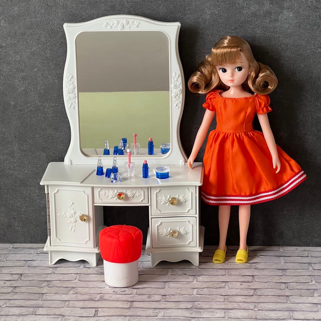 リカちゃん 白い白い家具 ドレッサー ベッド 勉強机 3点セット - メルカリ