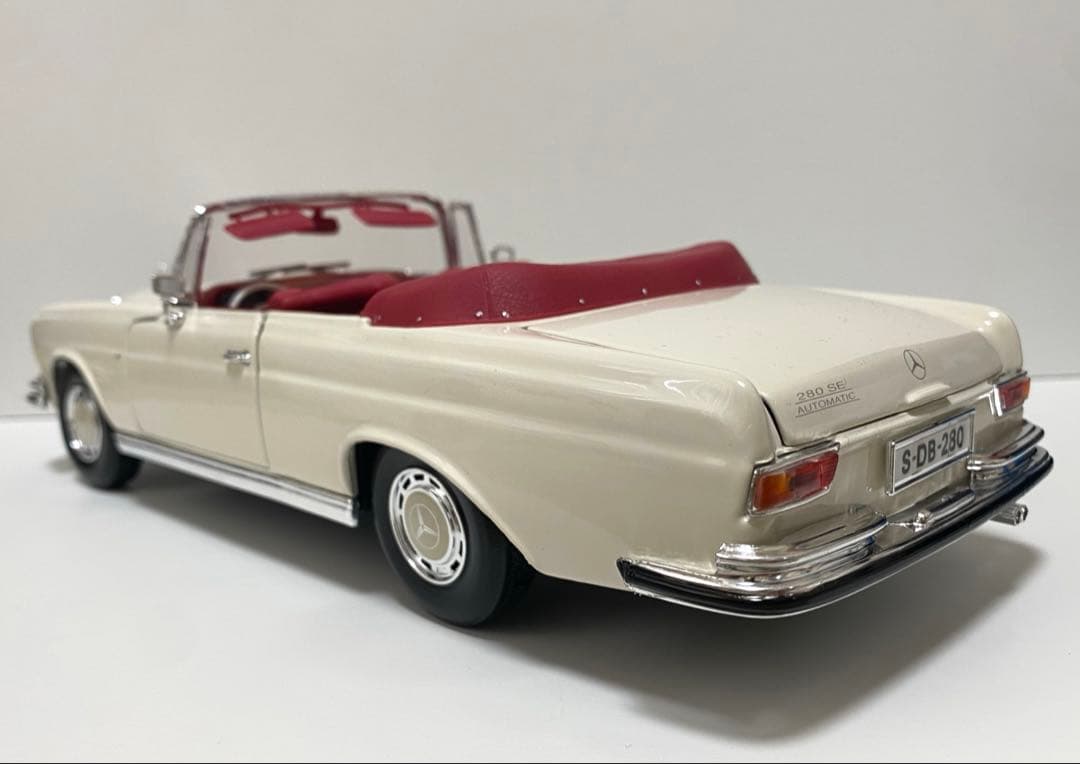 レア！　絶版　1/18 ミニカー　メルセデスベンツ　　280SE オープンカー