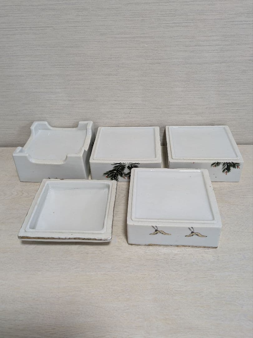 骨董品　大正ロマン　蓋付き四段重　陶器製　金彩松竹梅と旭日鶴飛来