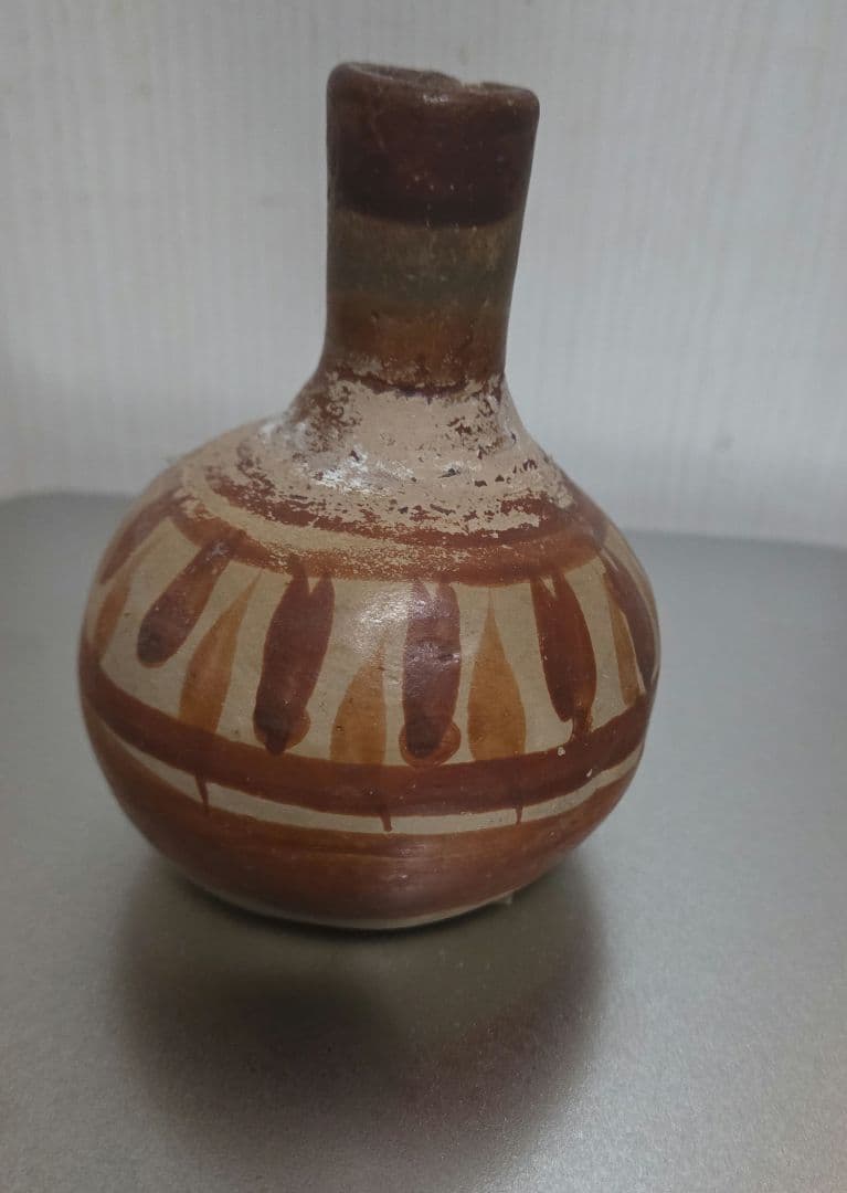 手描き陶器瓶 茶色と白の模様 - メルカリ