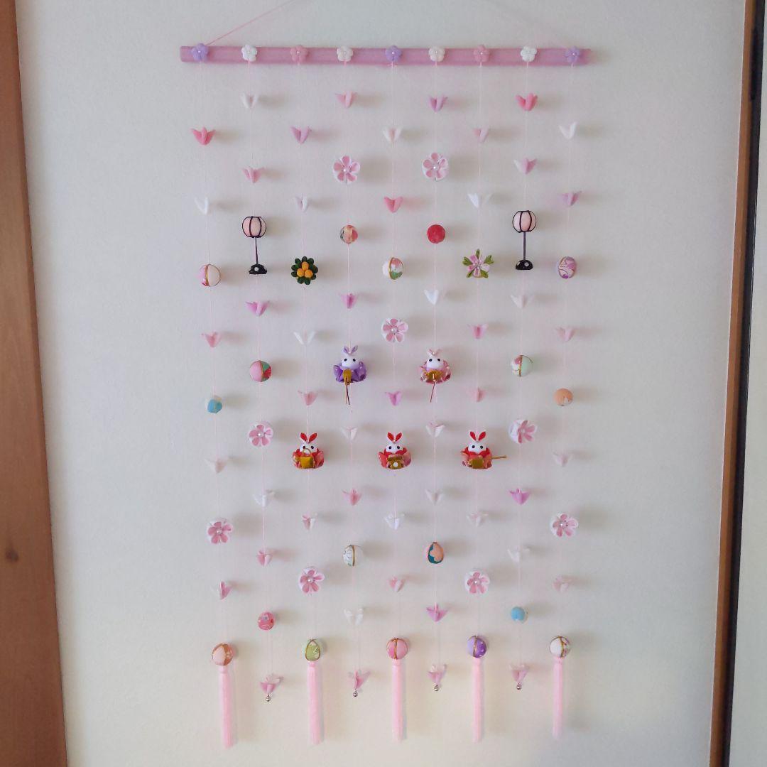 ちりめん細工　お花とまりとうさぎ雛の壁掛け下げ飾り(9下げ)