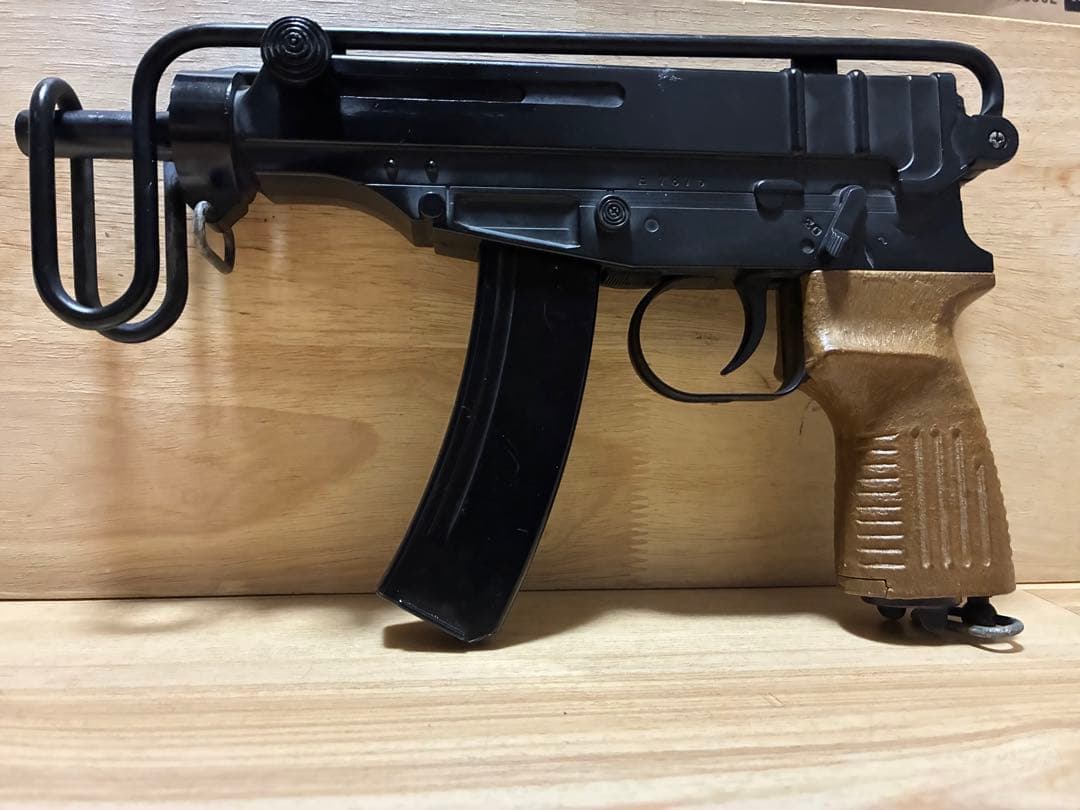 東京マルイvz61 スコーピオン　固定ガスガン デザートイーグル　2丁セット