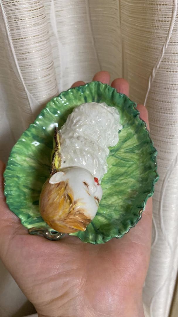 葉の上で眠る妖精 磁器 手作り 一点もの 著名な陶芸家アルヒポヴァの